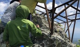 翻山越岭爆料新闻视频,揭秘新闻背后的惊险历程