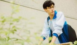 网友爆料胡一天穿搭视频,时尚达人演绎街头潮流风