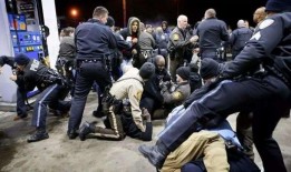 美警局爆料黑人犯罪视频,黑人犯罪视频引发社会热议