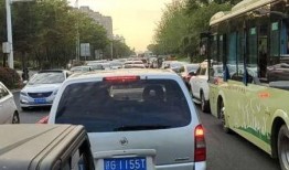 庐山堵车最新爆料,车流如织，游客出行受阻，现场实况曝光